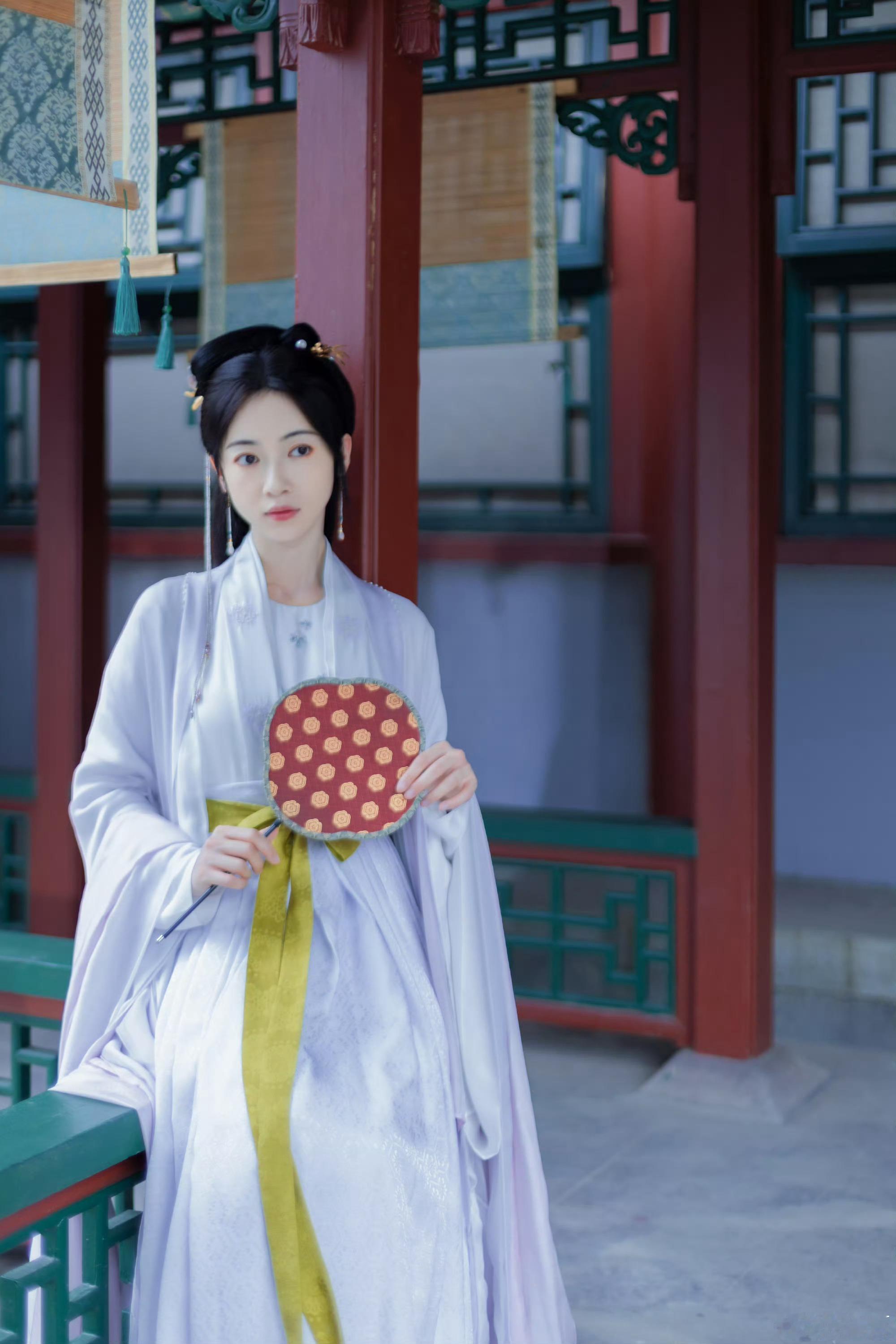 #吴谨言晒姜家日常#吴谨言晒姜家日常，真的好美啊，爱了爱了，一起来看墨雨云间[爱