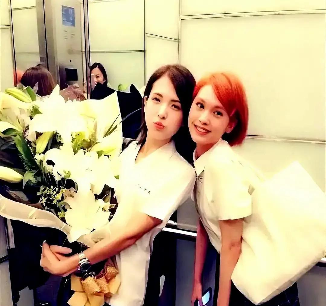 许玮甯大婚没请杨丞琳？
说实话，这就对了！
那些等着看“世纪大和解”戏码的人，