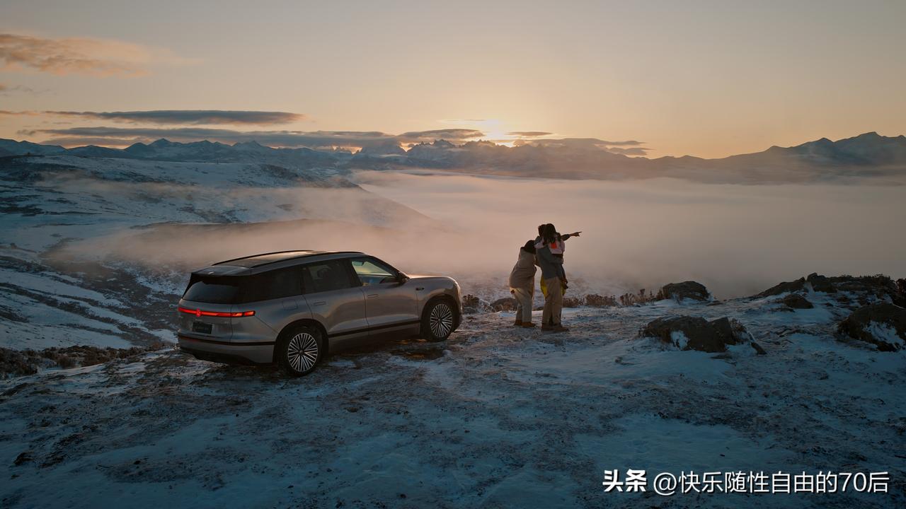 上汽大众ID.ERA 9X凭借先进的智驾方案、宽敞的空间以及时尚科技的外观内饰设