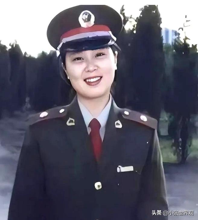 1989年，23岁清华女研究生，在去青岛的火车上爱上了一个35岁憨厚男子。父母嫌