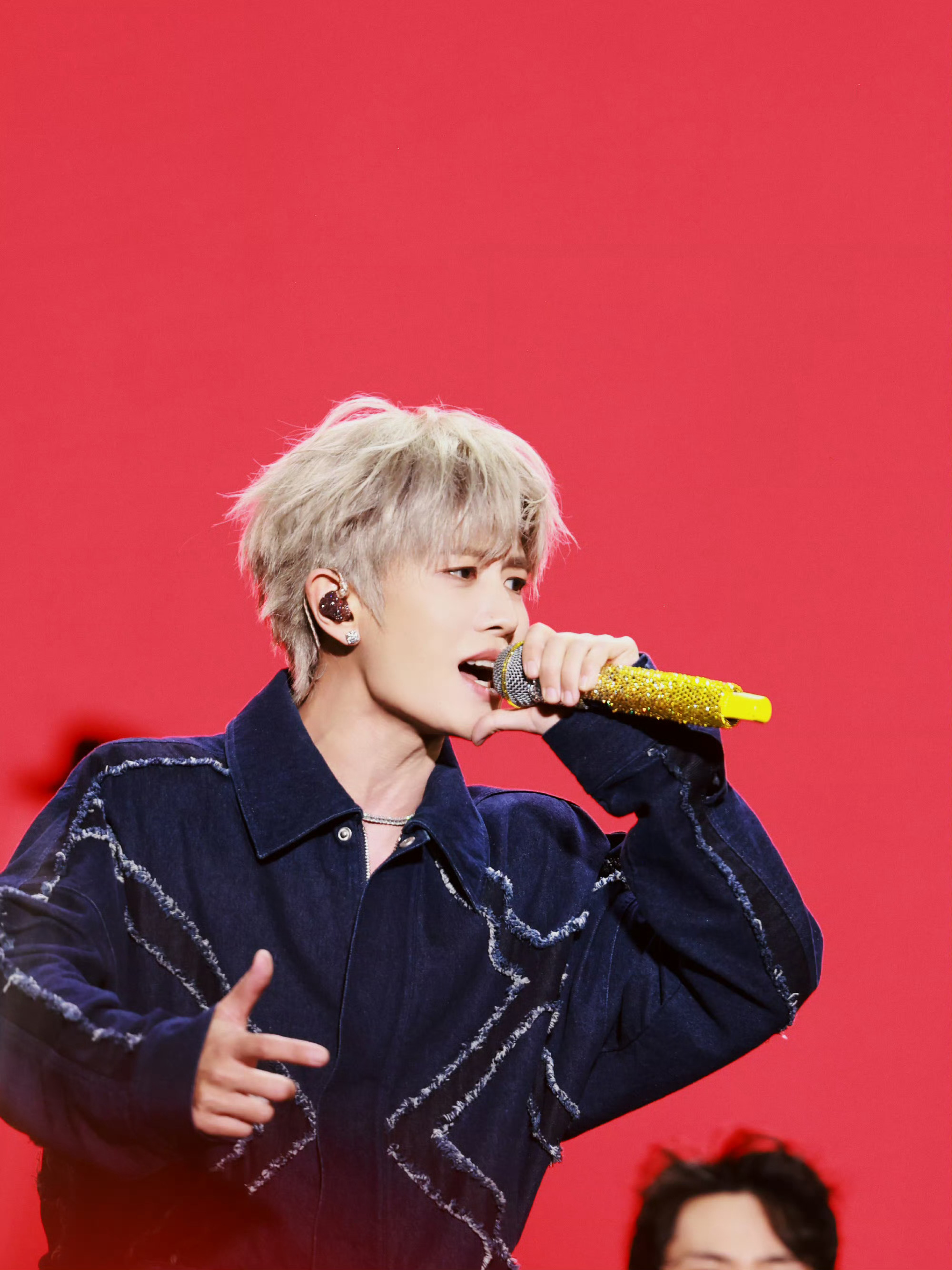 任嘉伦  任⁺。🌷♡無限愛ˇ₊ ▷任嘉伦°◇你生来就是一场风，注定穿过藤蔓遇见