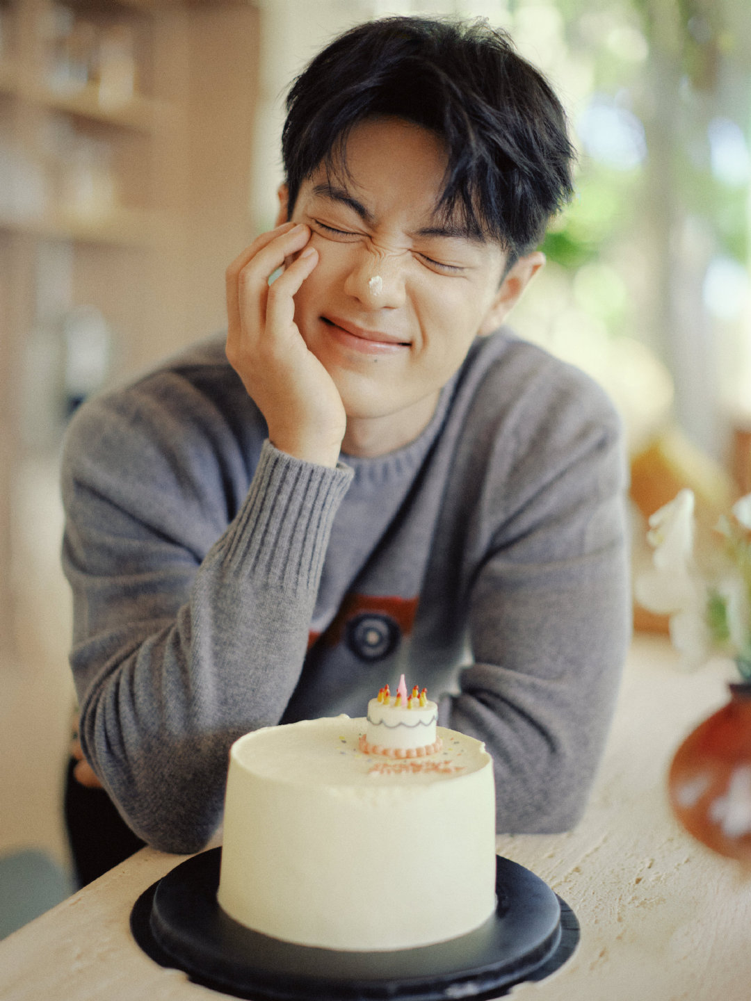 肖战生日自己做蛋糕肖战自己做的蛋糕 是肖战自己做的蛋糕哎[捂嘴哭][捂嘴哭]肖战