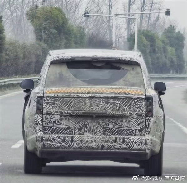 从小米YU9的伪装图以及网上各种渲染图来看，这个车尾有点像极氪9X，当然整体造型