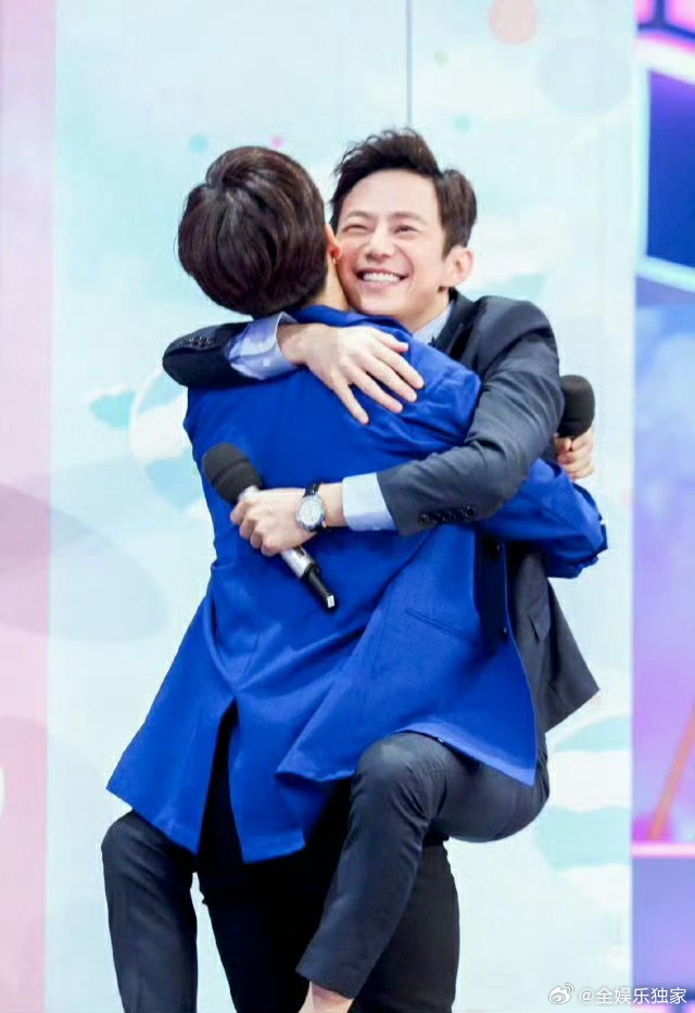 双向奔赴的师徒情！王嘉尔的信，何老师一定很感动。王嘉尔给何炅的信好用心