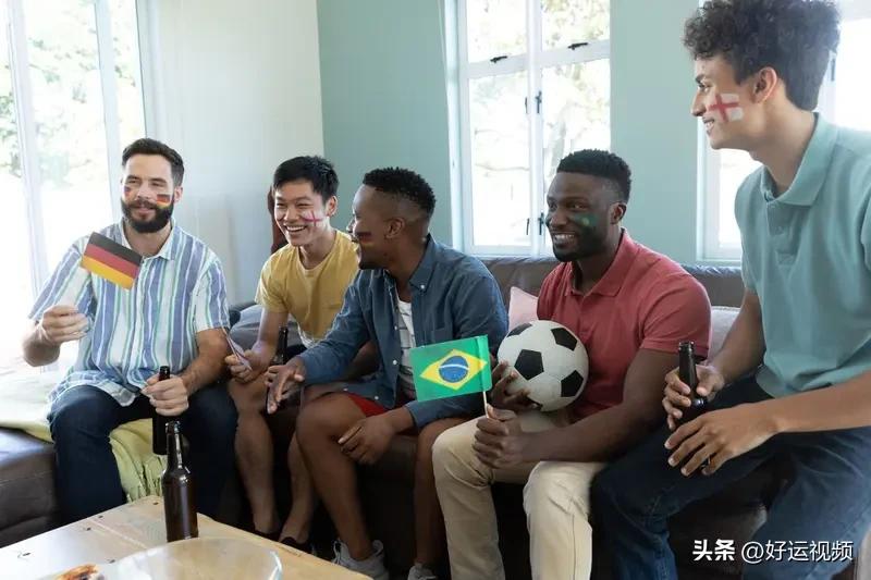 我的世界杯记忆 世界杯就像一部编年体史书，记录着我的成长。2014年，12岁的我
