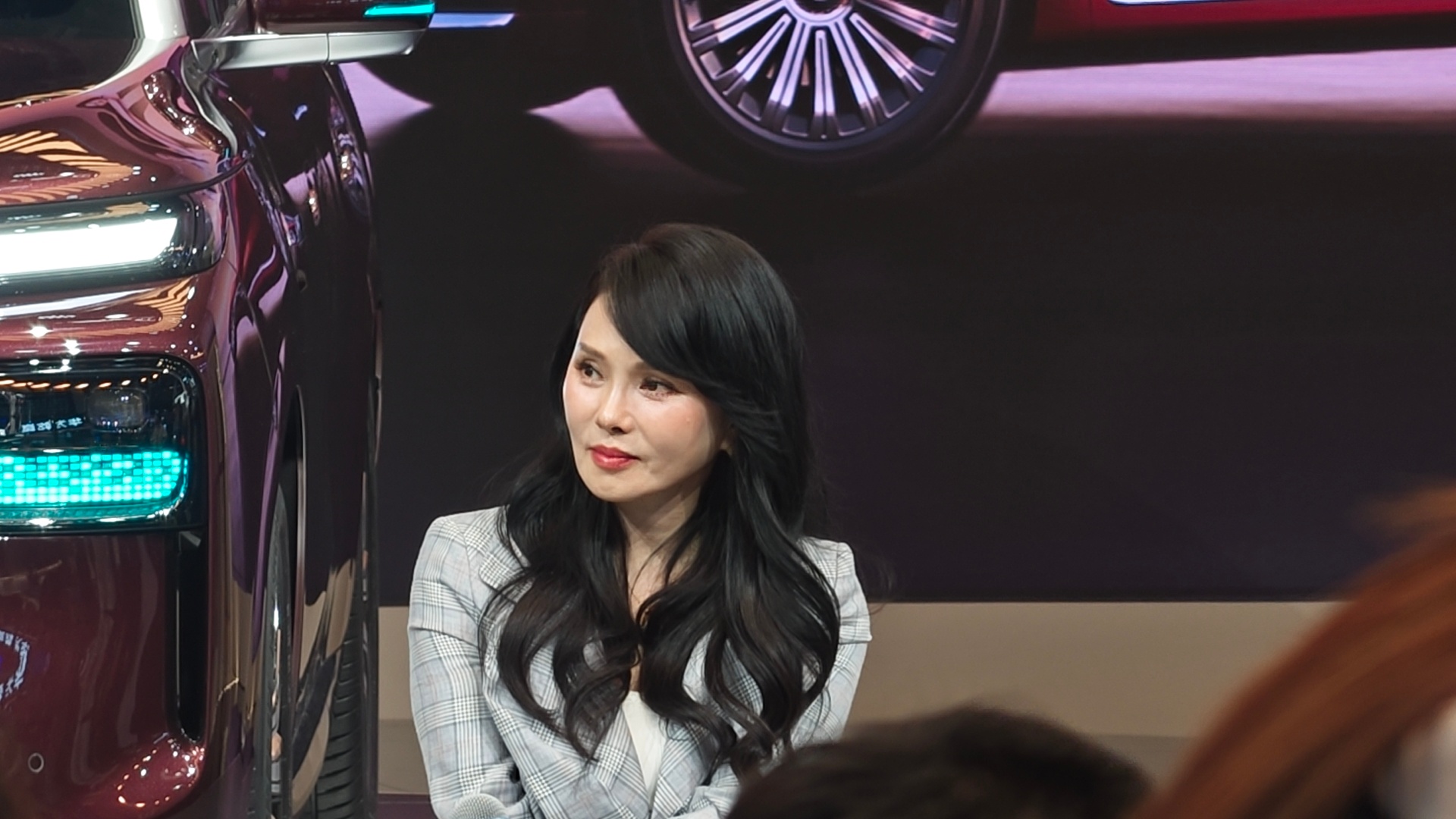 2026北京车展奕境展台拍到了伊能静，真是不老女神啊，50多岁了，看起来像30岁