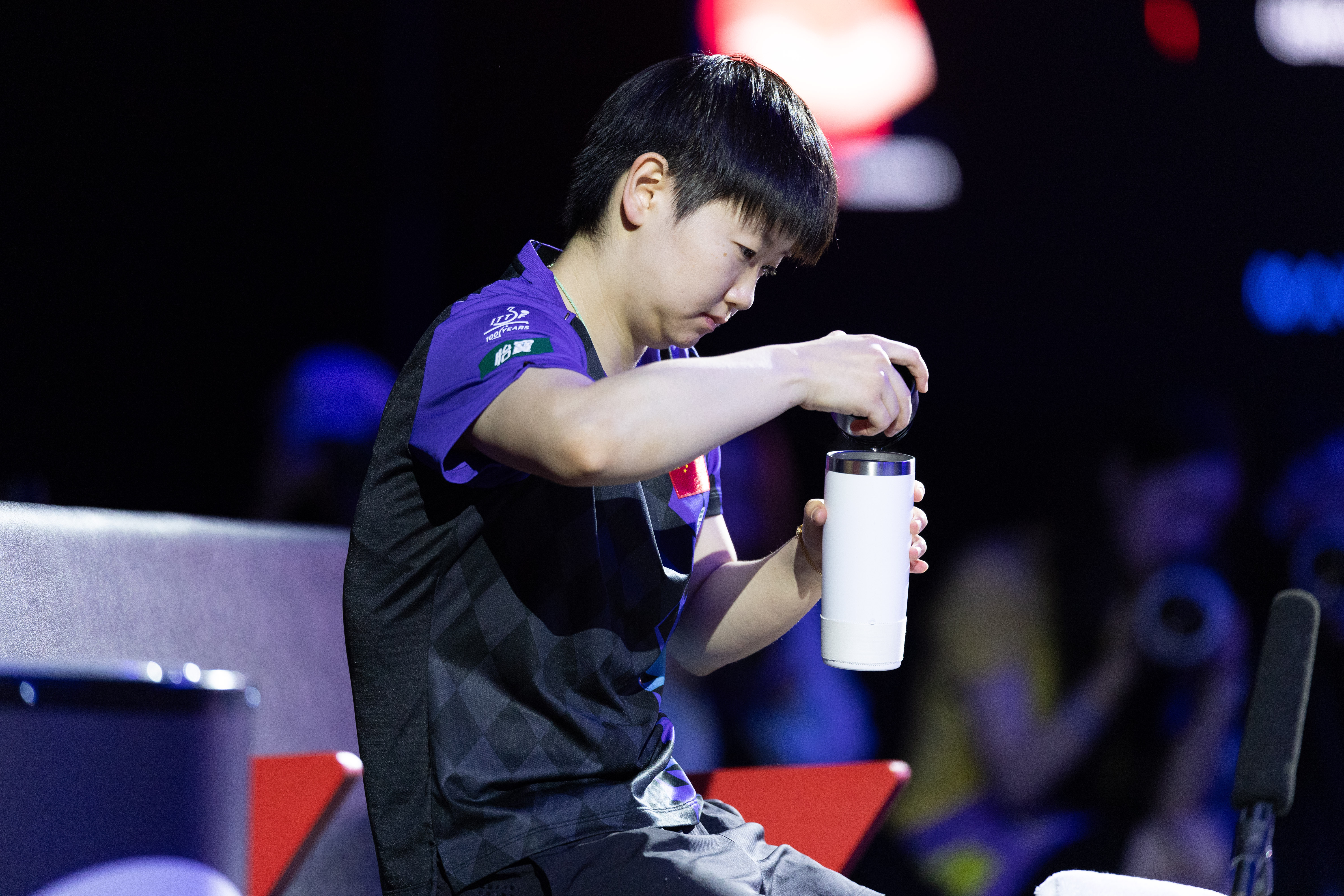 喝水这个好可爱
