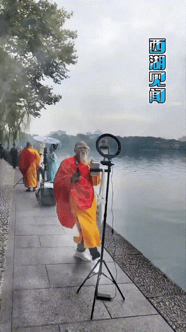 杭州就因为这部白蛇传电视剧，火了这座城市，就有很多网红嗅到了这个赚钱的机会了。