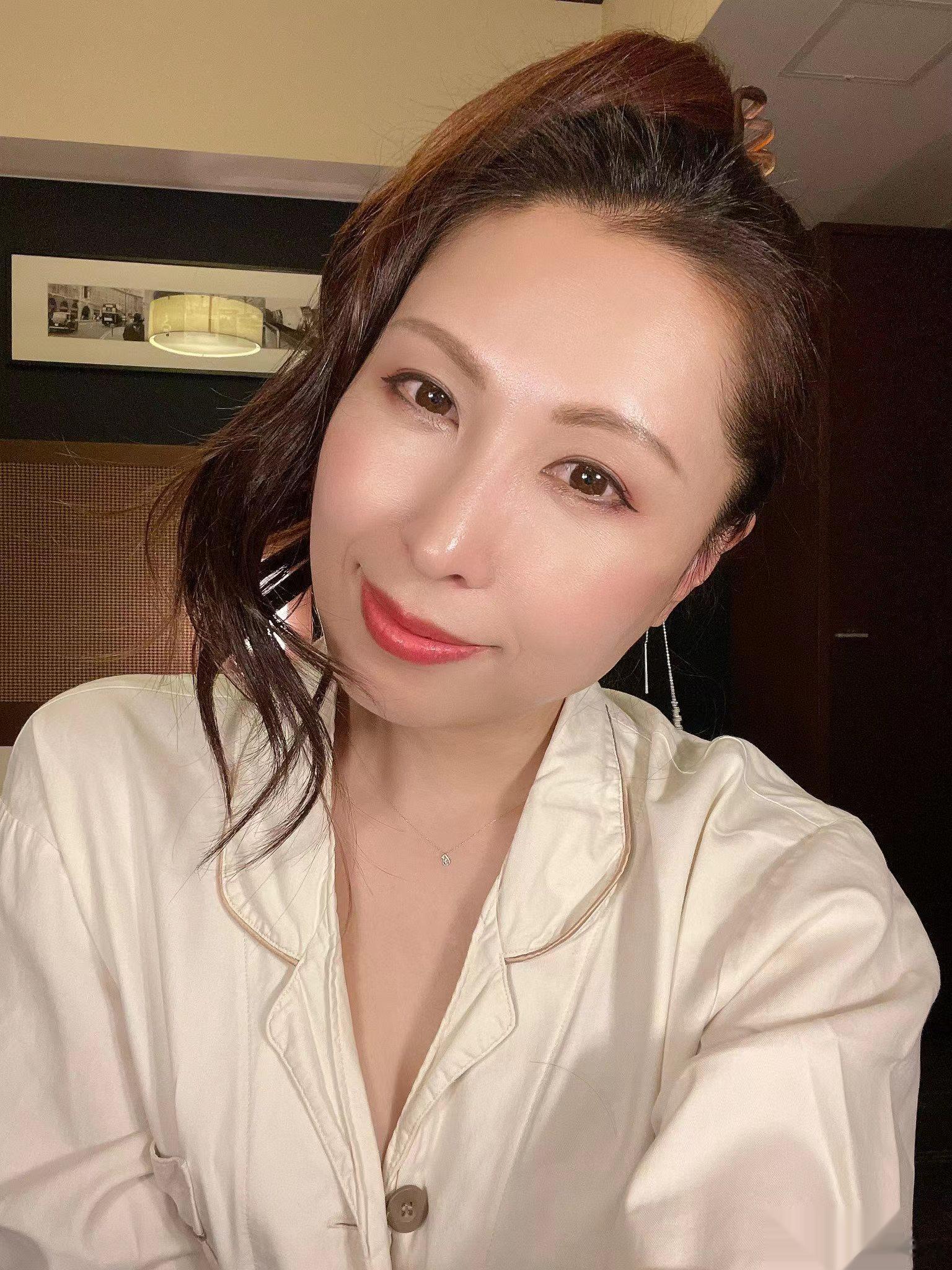 美姨四连 ​​​