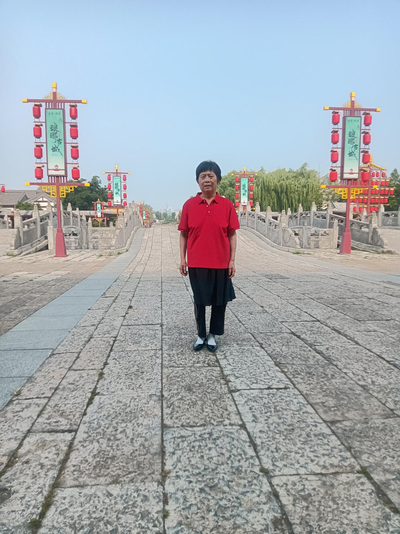 涨潮退潮
藏头诗
文/李兴伟
涨潮退潮有时间，
潮水汹涌冲对岸。
退潮时间有节点