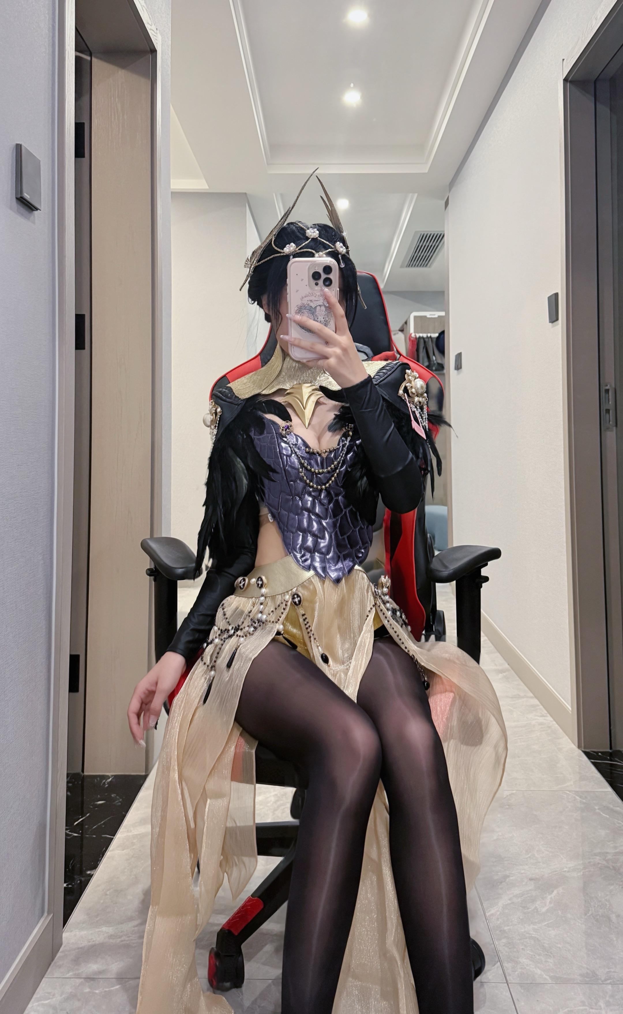 当神鹰落于王冠，火罗迎来涅槃。
