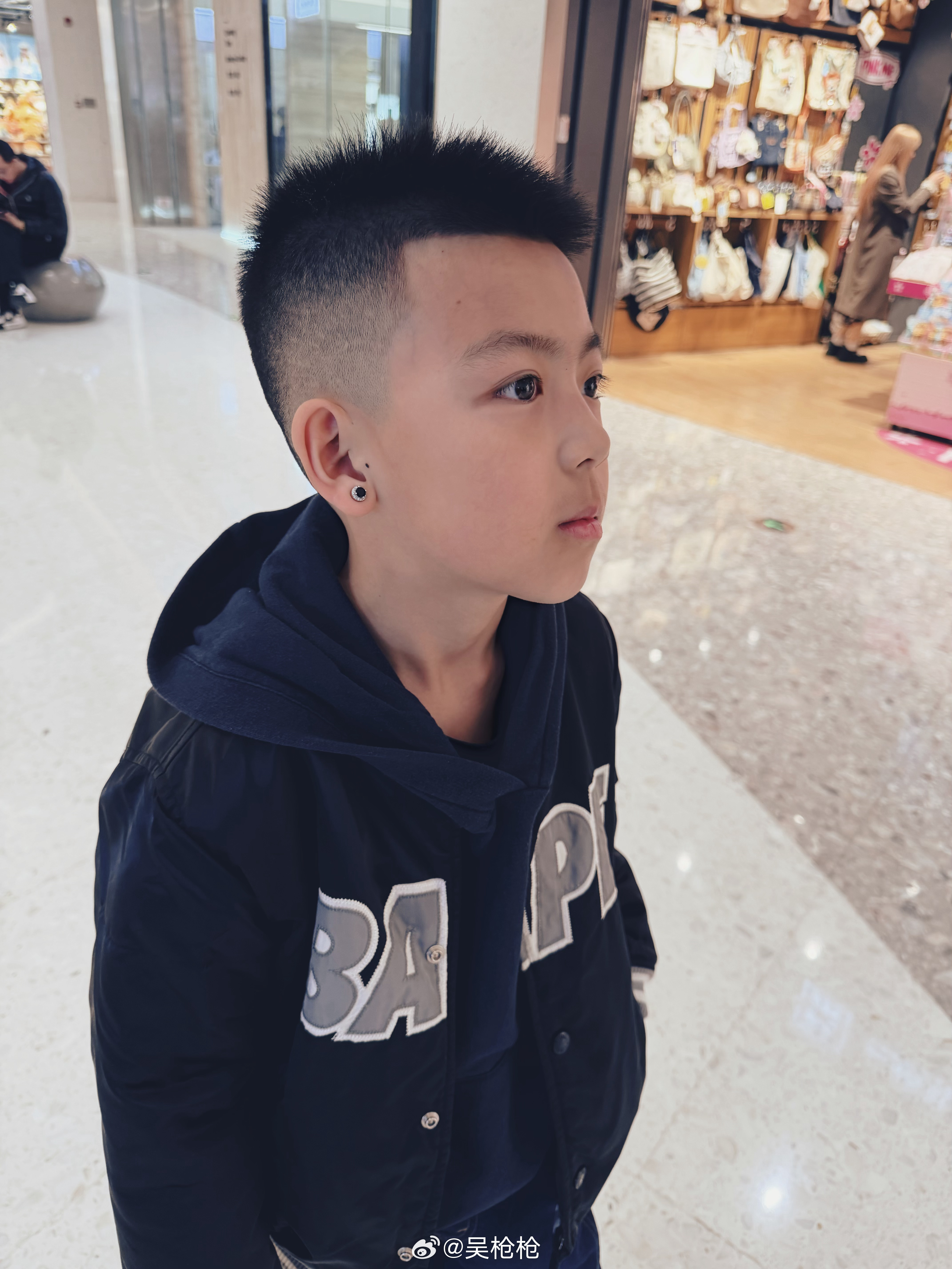 他觉得自己可帅了