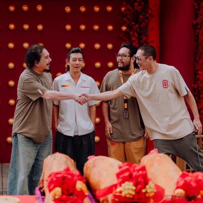 三届中国香港电影金像奖影帝黄秋生相隔十年再赴槟城拍戏，久别银幕的陈冠希亦正式回归