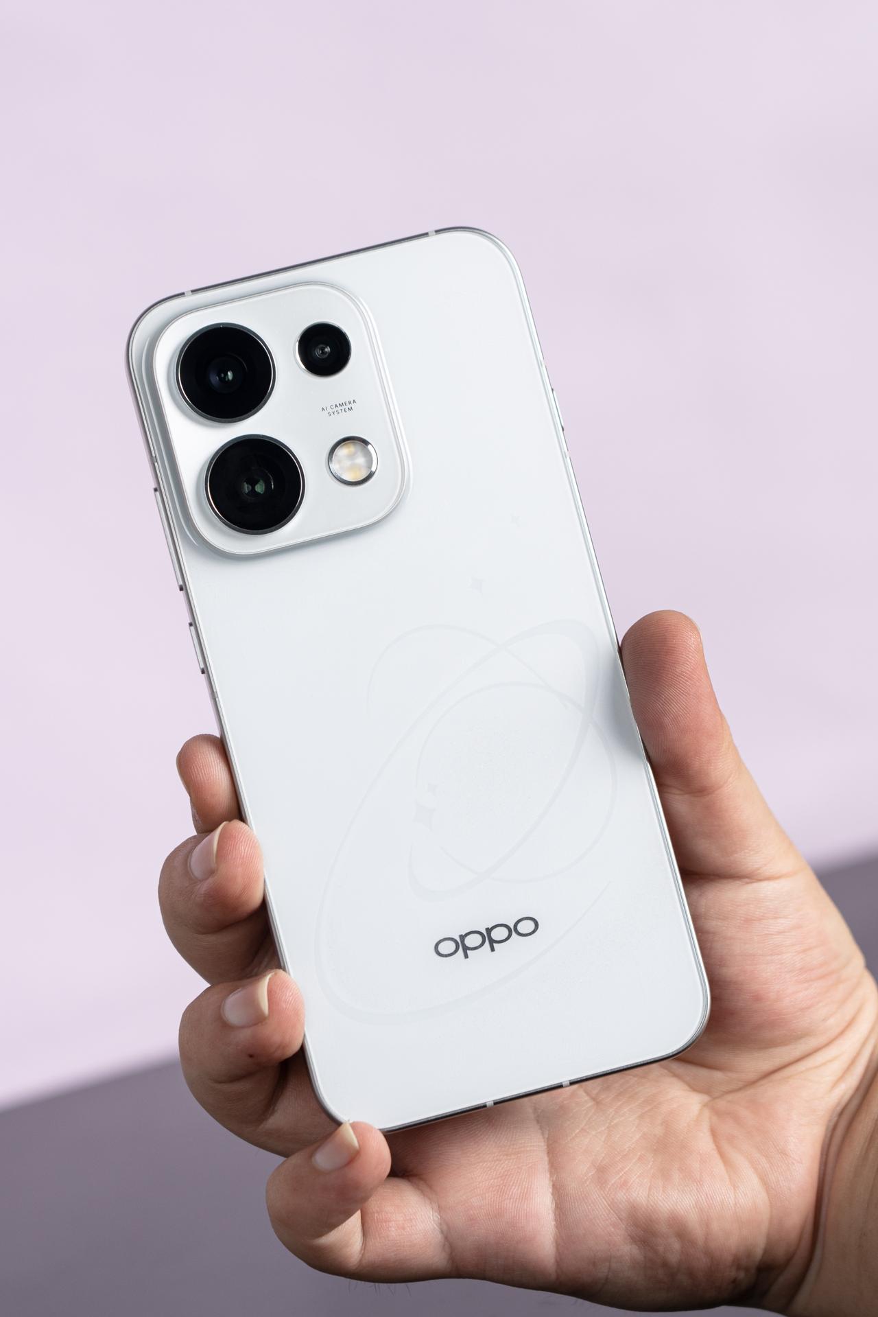 快看，这手机背面可以悬浮！！
OPPO Reno16 Pro「怦然星动」
独一无