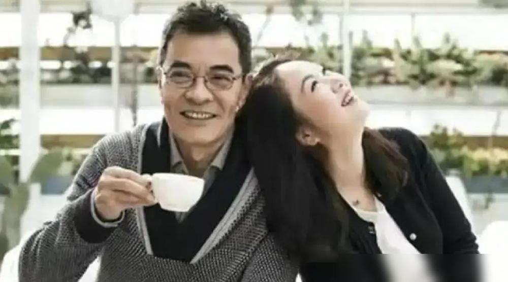 1998年，41岁的刘威爱上了19岁的杨若兮，两人同居了9年。

这样的感情叙述