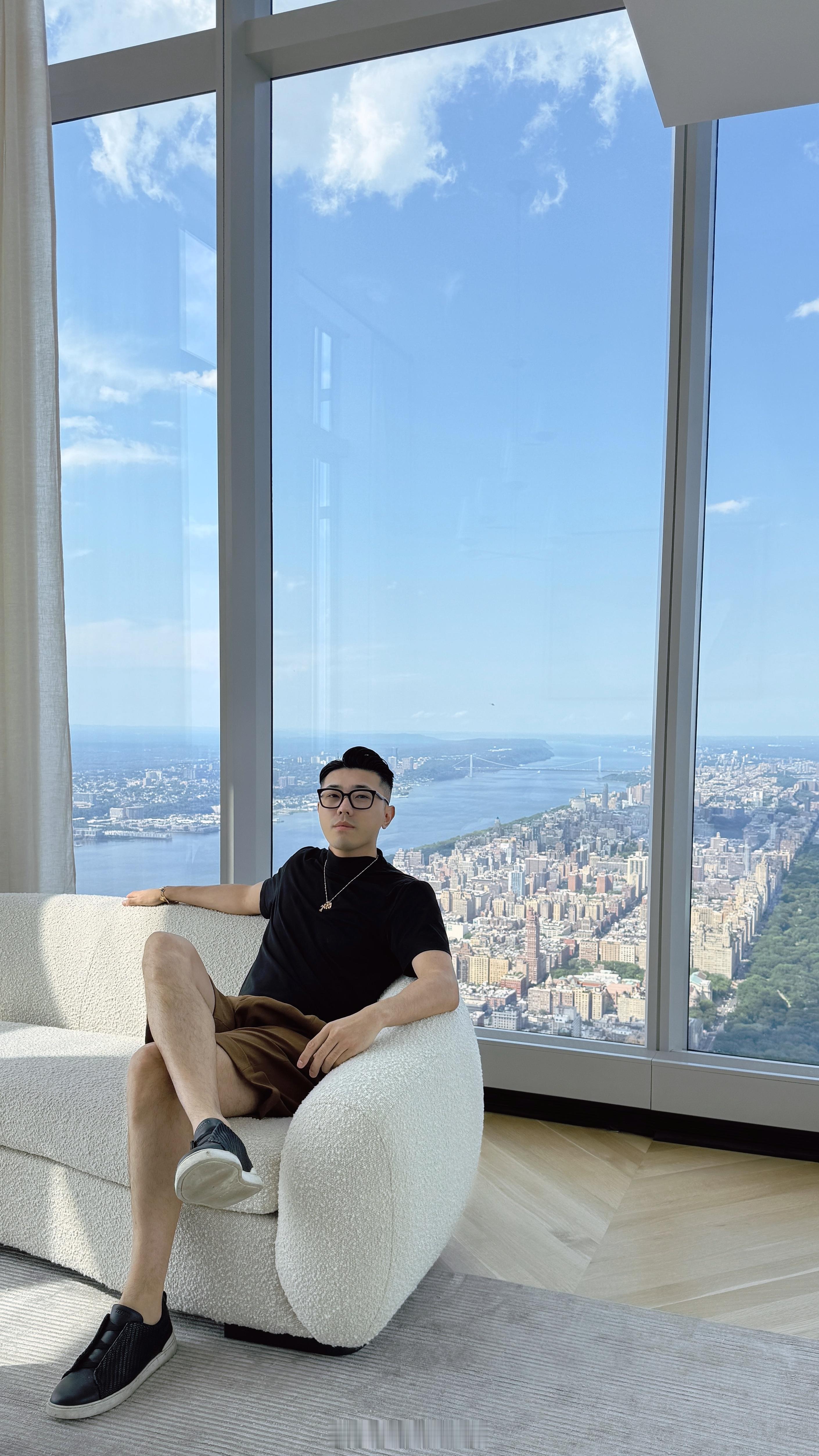 全球最高住宅，central park tower～～单价70万每平米，三梯一户