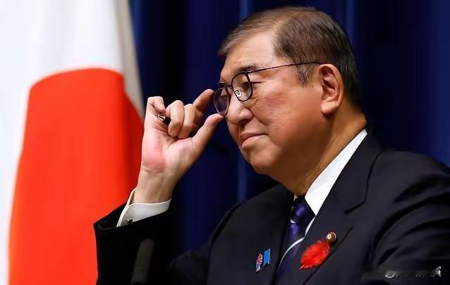 石破茂面对电视采访，透露了他23年前和李光耀的一次谈话记录

石破茂掏出23年前