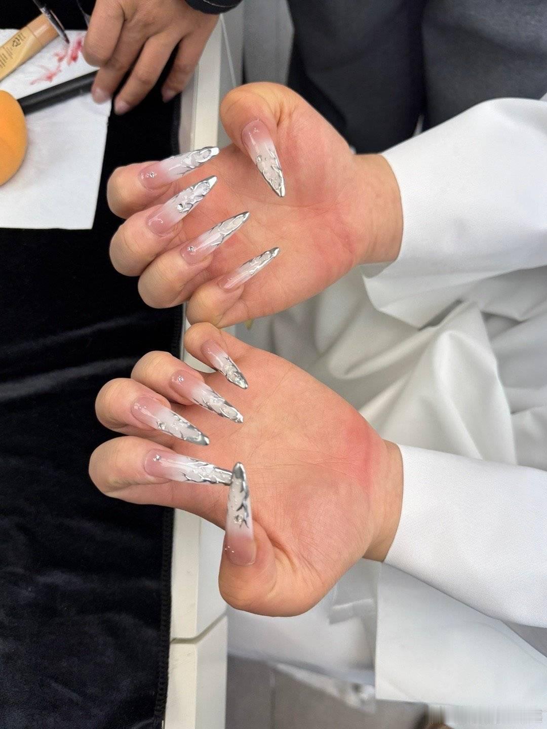 高超这个美甲真好看 