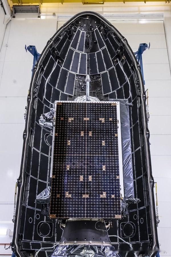 SpaceX能取得这么大的成就，归功于科技的创新。把星舰的横截面展示出来其实里面