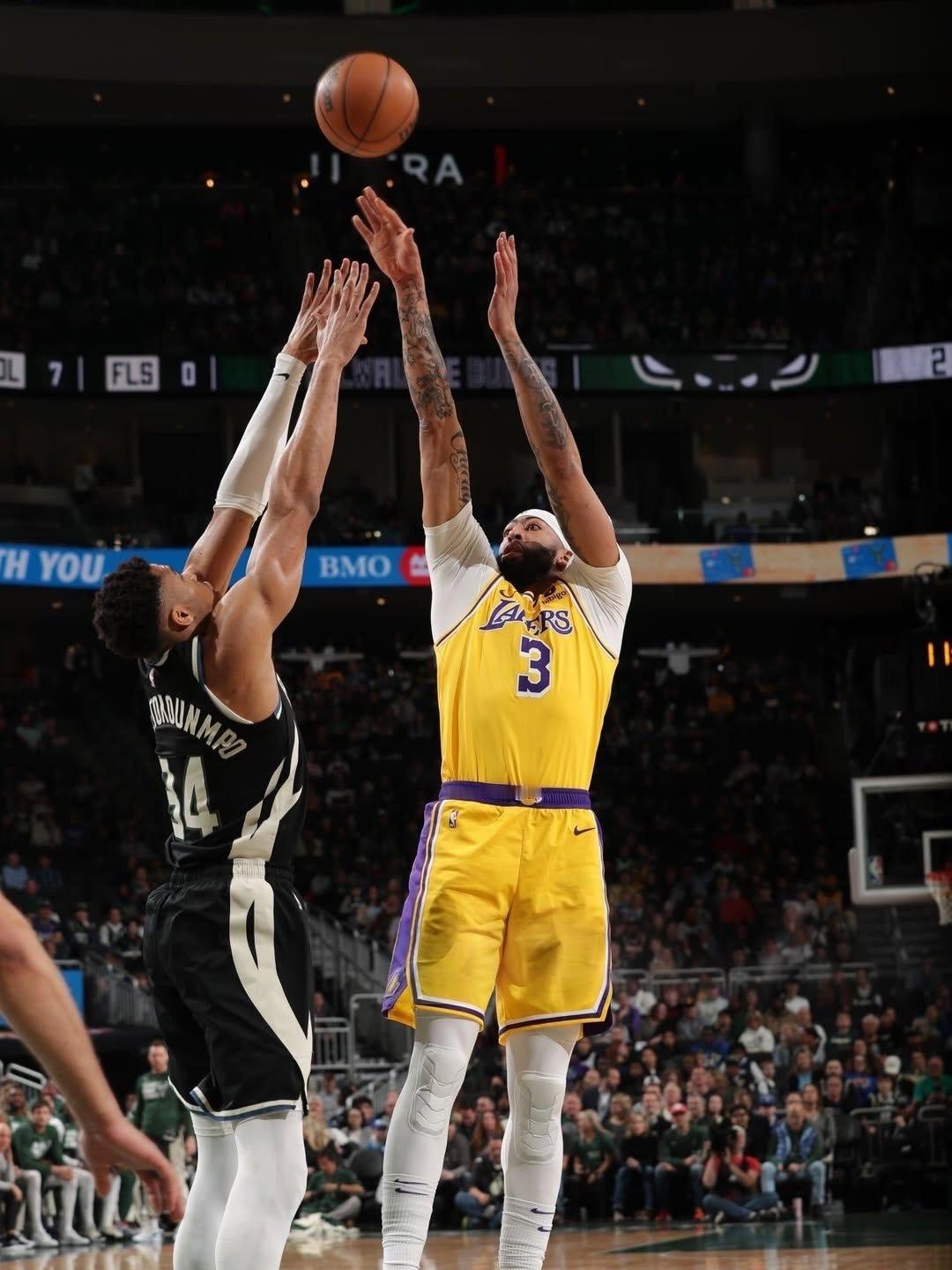 现在回过头再看湖人和独行侠的交易是不是双输的局面！洛杉矶湖人湖人vs勇士