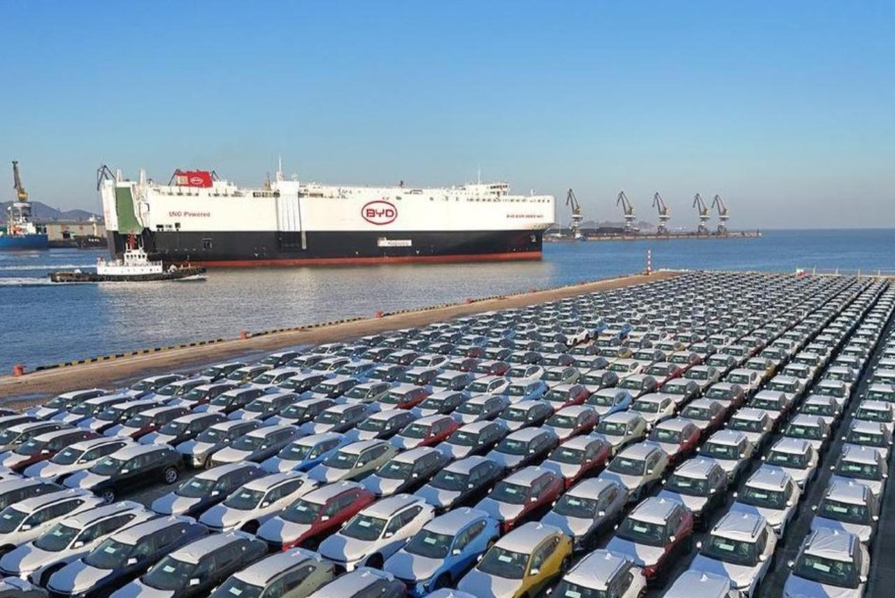 日本慌了！

2025年，中国汽车全球销量，首次超过日本。

日本汽车全年销量2