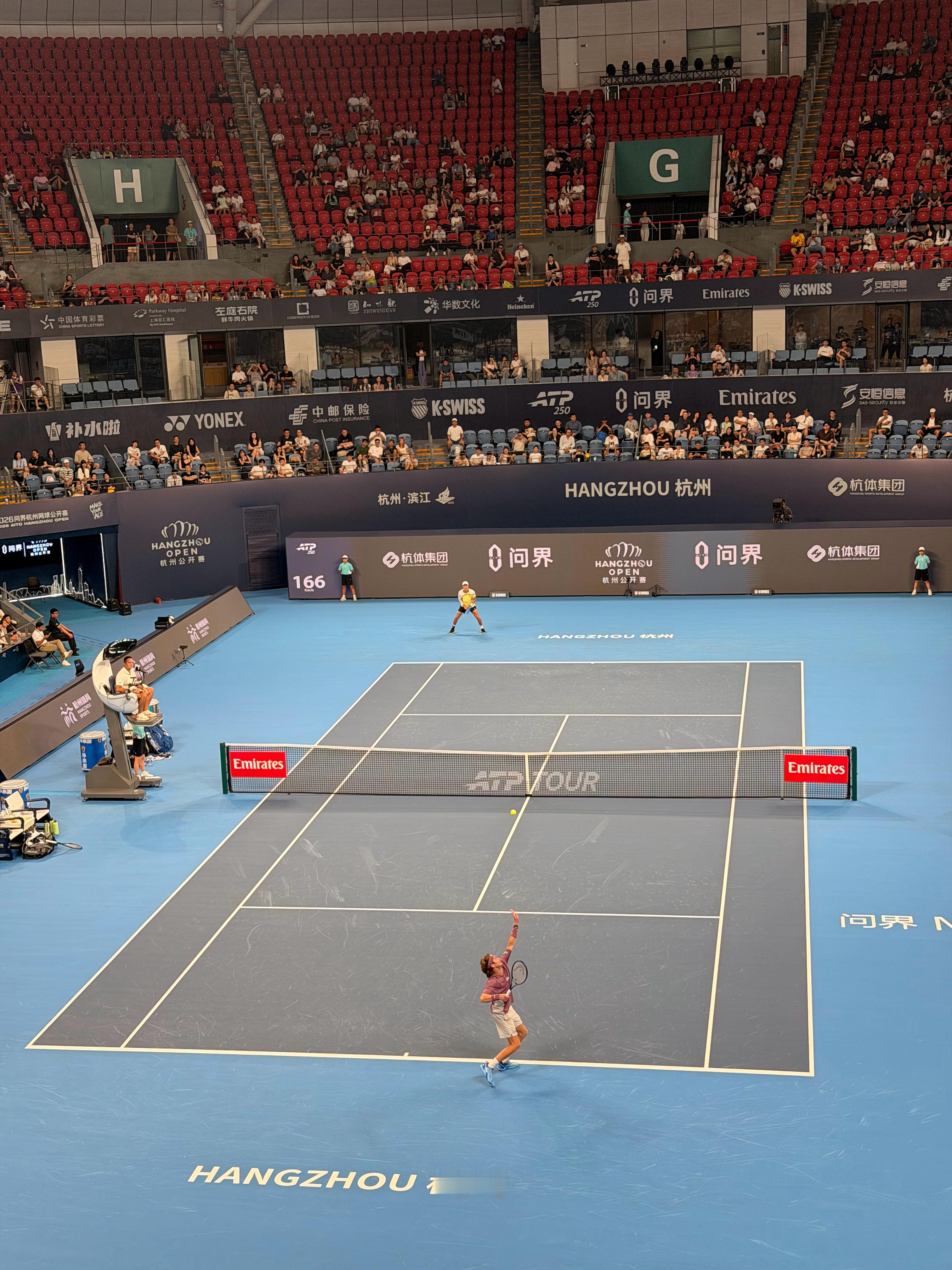 ATP杭州赛男单第二轮，2号种子卢布列夫以6-3/6-3横扫击败土方凛辉，顺利收