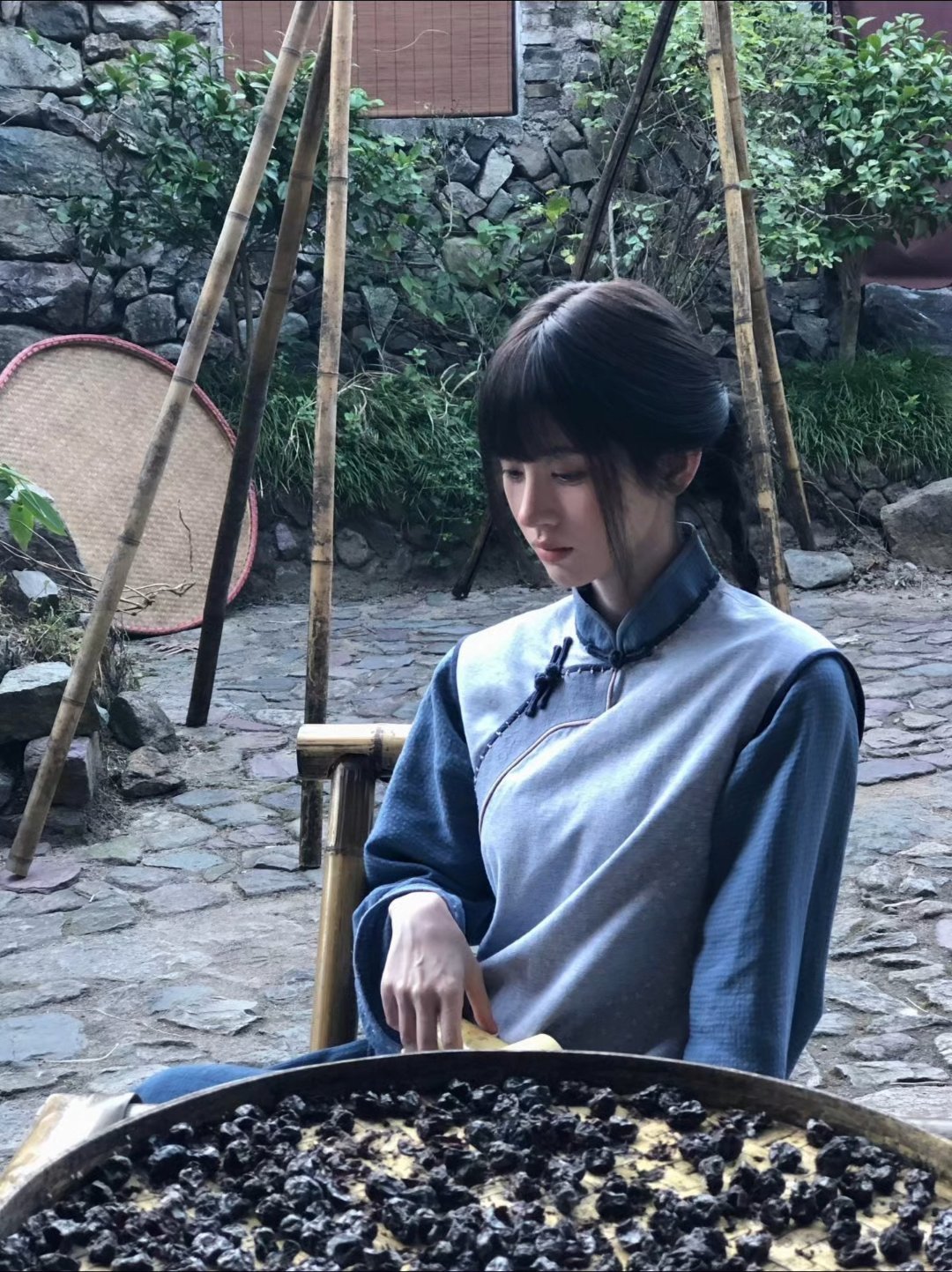 鞠婧祎 jjy鞠婧祎苏绿夏 ＂喜欢的人总是不经意间遇见的，就算隔着屏幕也会一眼心