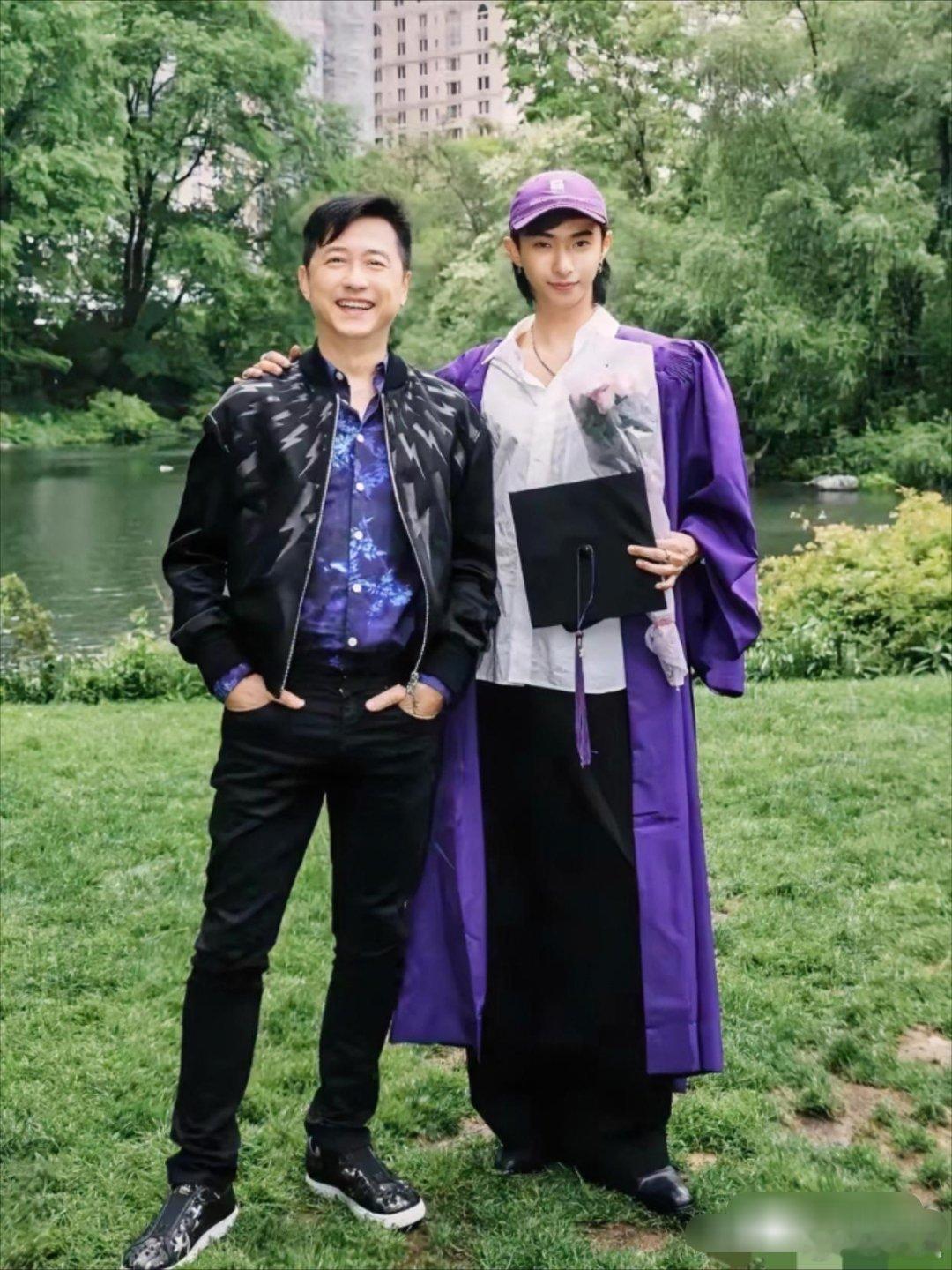 伊能静和庾澄庆离婚后又各自组建了新家庭，仍然对孩子给予最大的满足，真心不容易[抱