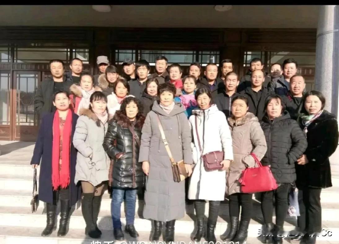 民师消息：
被辞民办代课教师问题需尽快解决，因为他们都老了，曾经为国家农村教育作