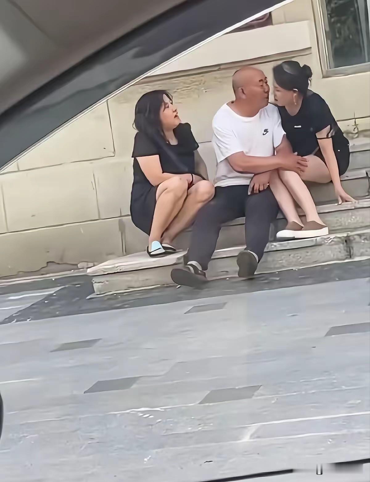 晒图笔记大赛桥下实拍大爷，风光只是一时，总有你痛哭后悔之日！