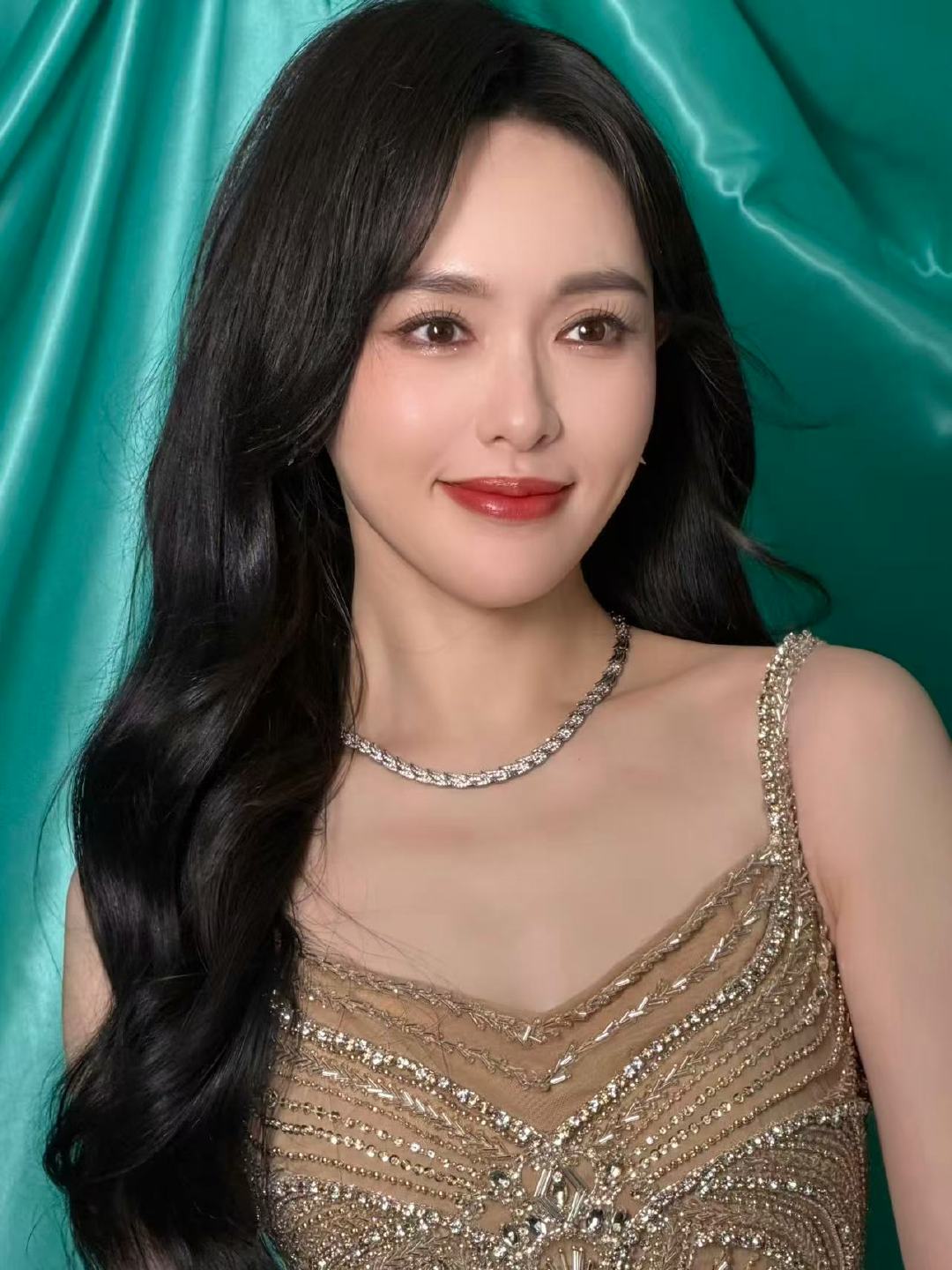 唐嫣刺绣吊带高定唐嫣刺绣吊带裙 唐嫣刺绣吊带裙 