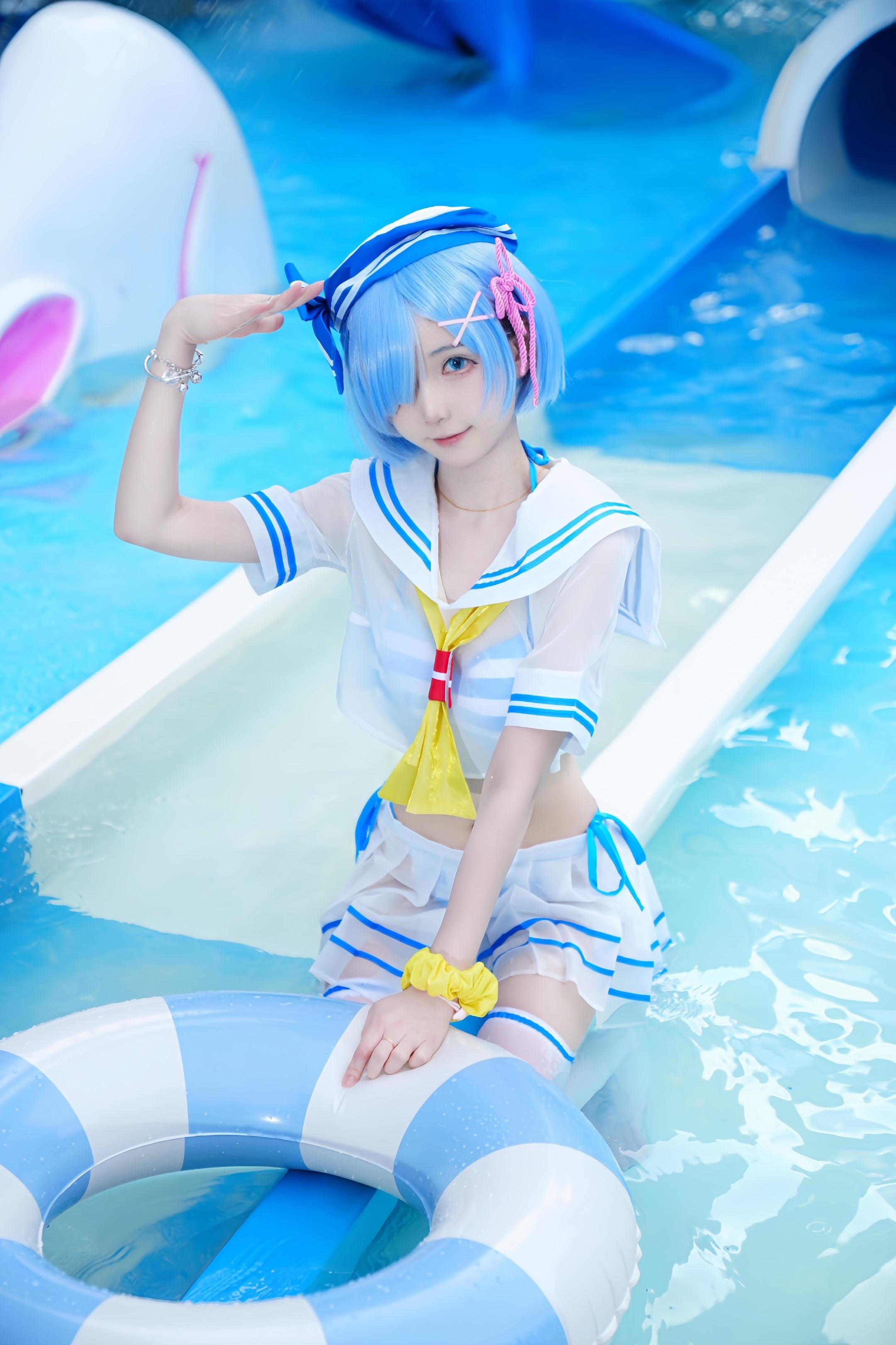夏天就是要玩水呀。来和雷姆一起玩水吧