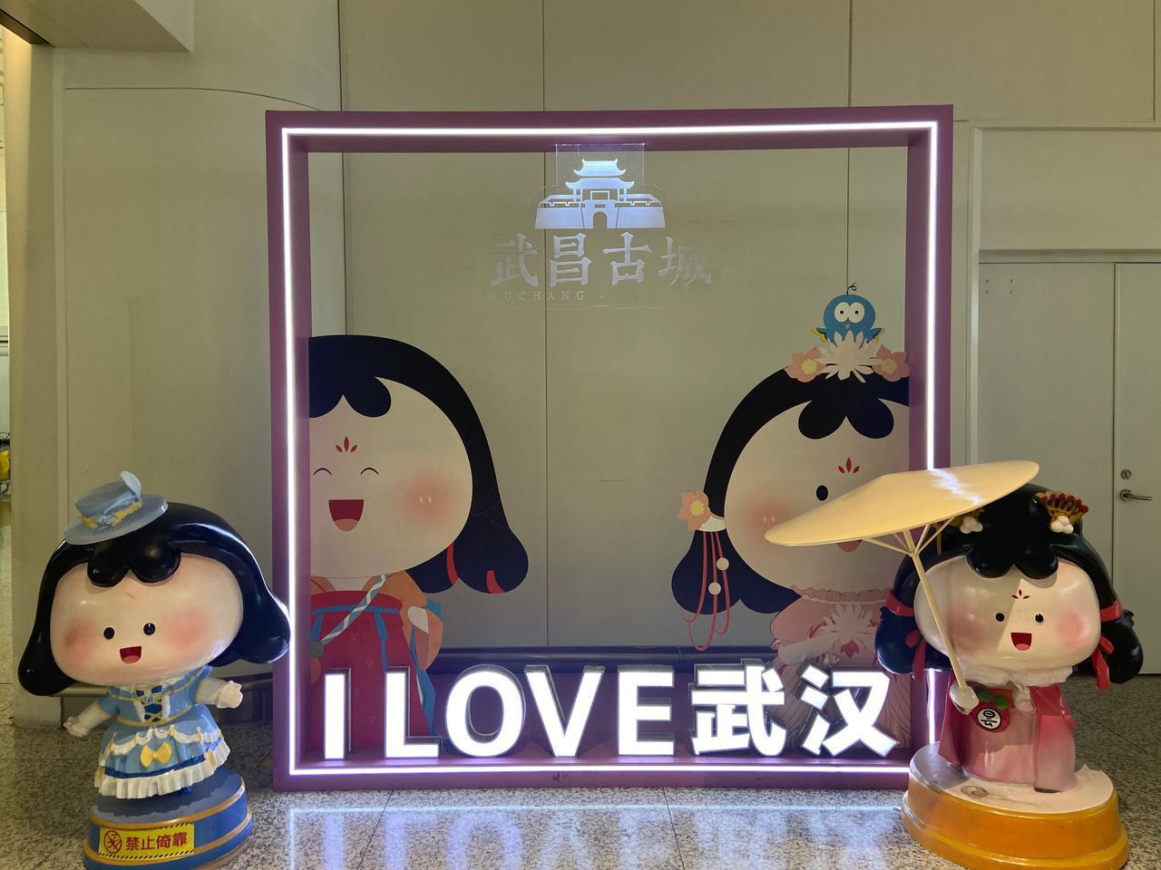 武汉一日游

小龙虾吃了

凉面吃了

武汉小烧烤吃啦

满足

日程回京

#