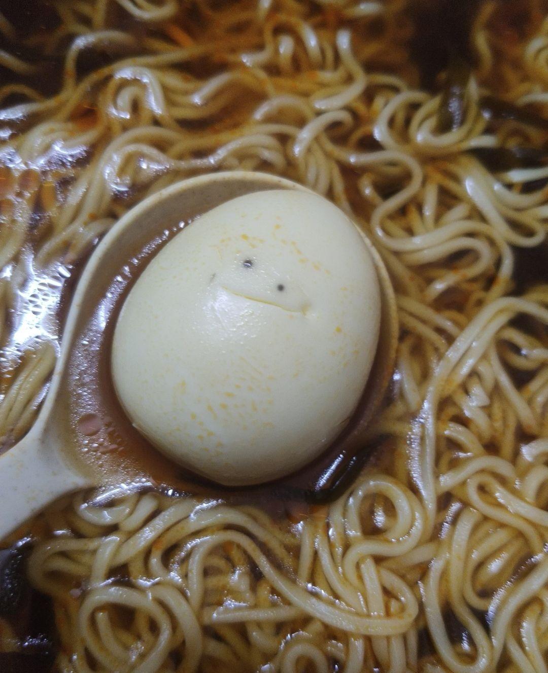 超市买的鸡蛋，这是啥，能吃吗？ 