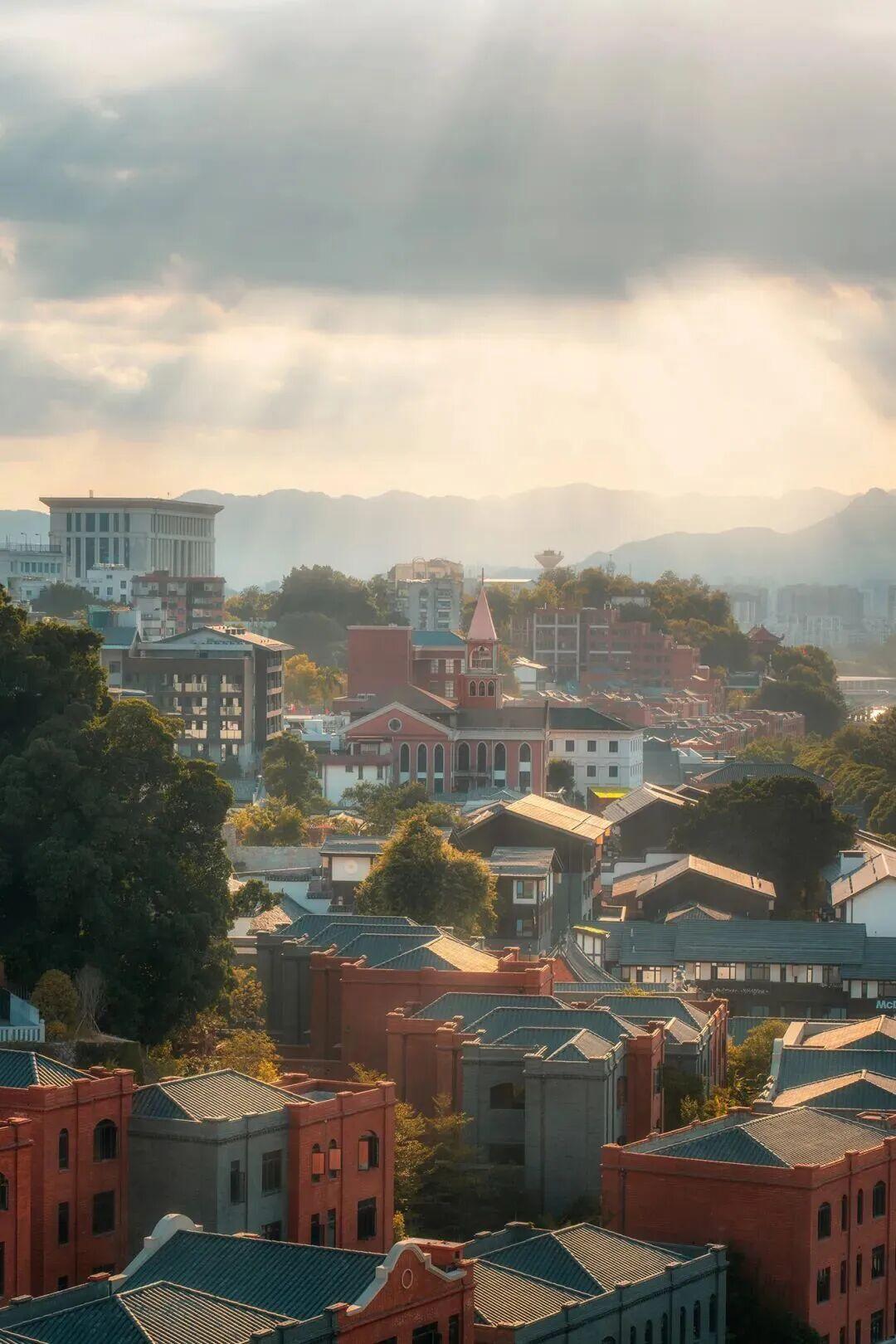 【保持快乐的秘诀就是没必要，无所谓，不至于，没有人值得你不开心，没有事值得你不快