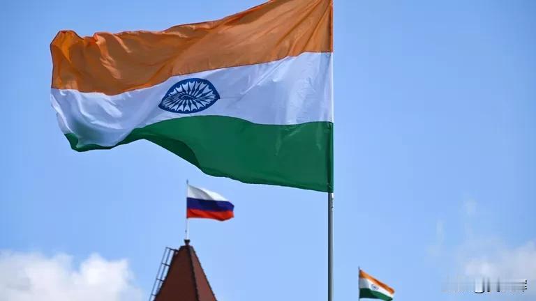 【俄印将共建上合组织安全威胁应对中心】

12月5日，俄罗斯与印度宣布两国将共建