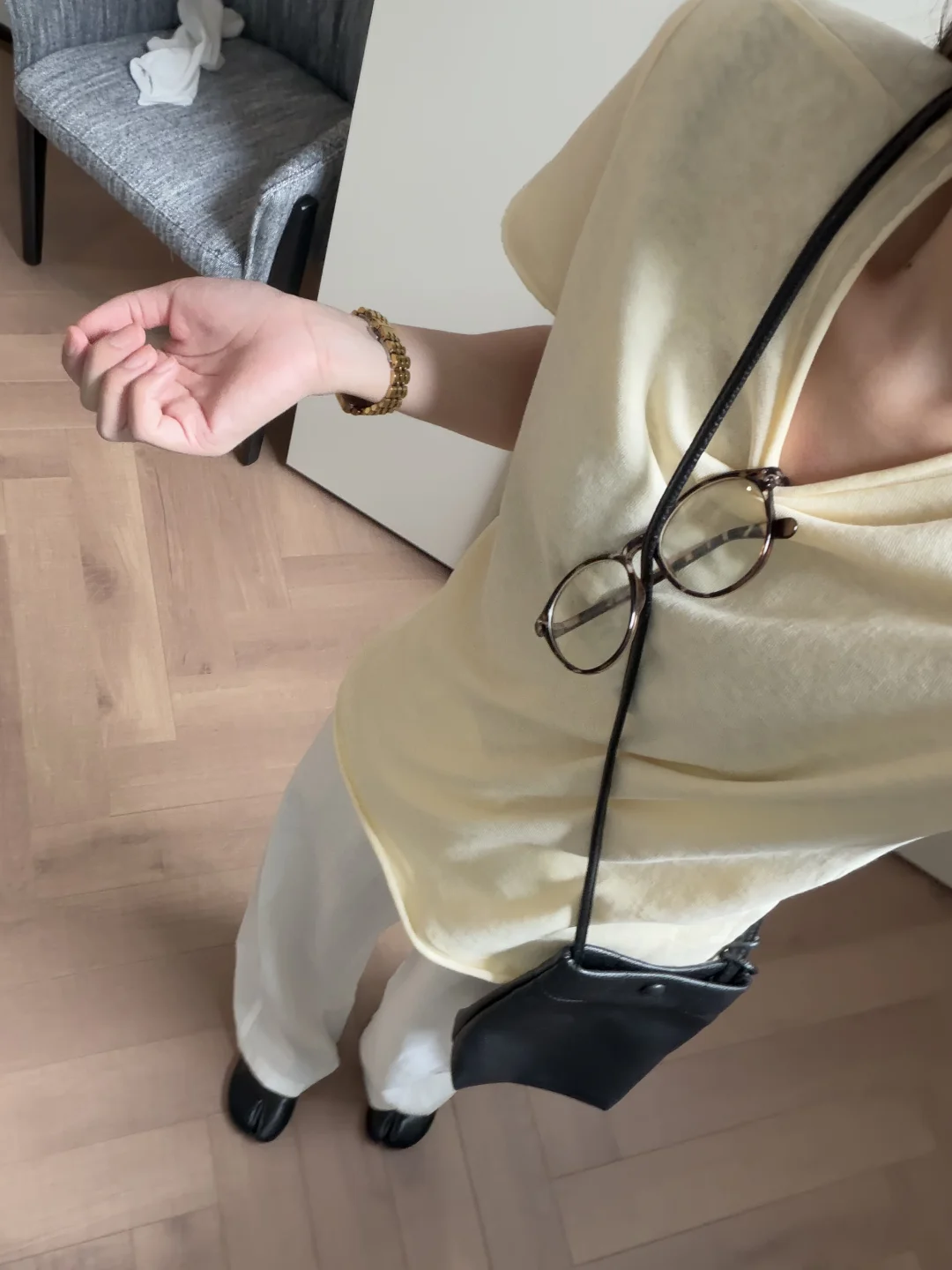 低饱和浅黄，黄皮闭眼入～～