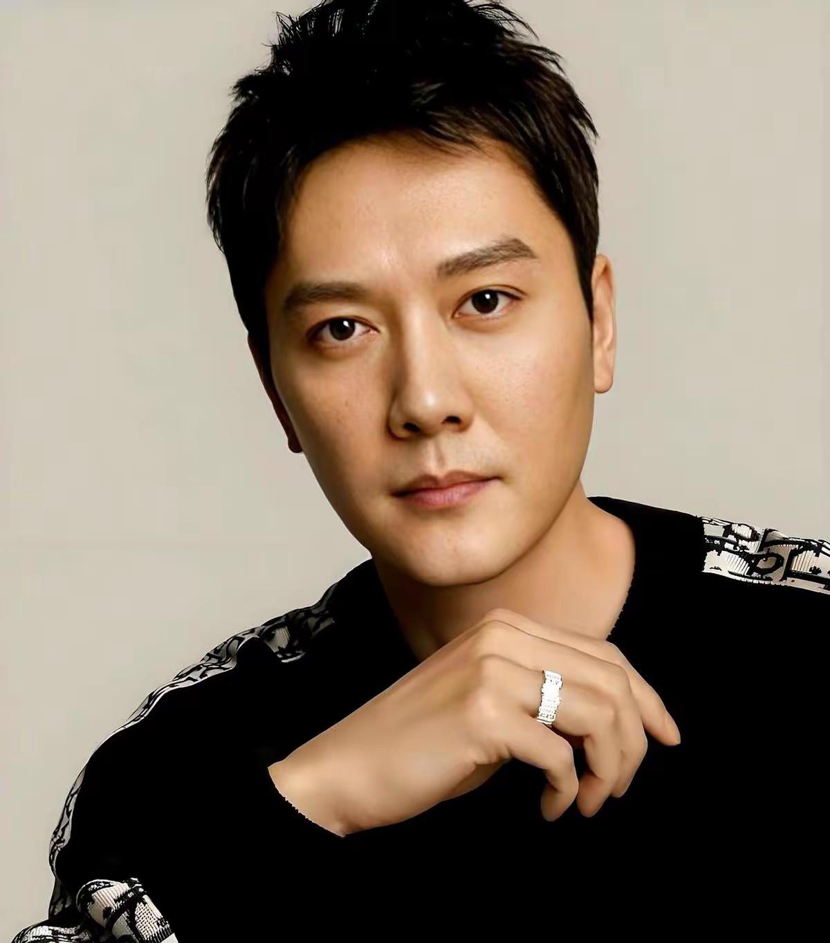 冯绍峰这波“躺赢”
真给咱上了一课，啥叫“钱生钱”的快乐！！

《逐玉》这剧火得