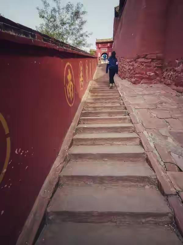 你知道真正的极乐世界有多震撼吗？去年深秋，我站在山西隰县凤凰山的小西天门
 
