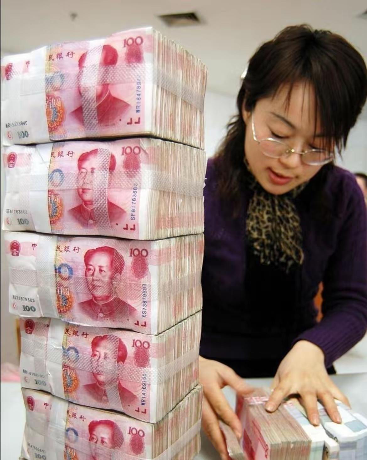 熊猫35年来外贸盈余超过10万亿美元，但外汇存底却只有3.3万亿！那7万亿的缺口