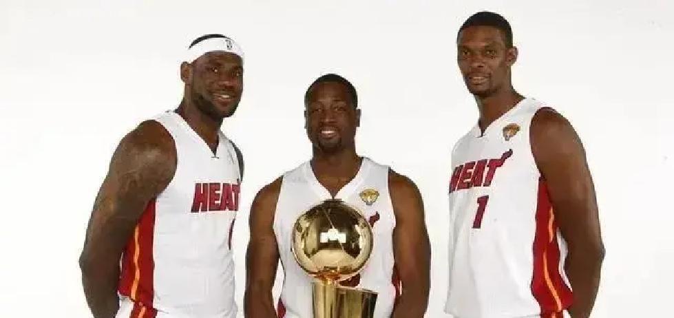 41岁的詹姆斯还在场上飞奔，43岁的韦德成了亿万富翁，42岁的波什却晕倒摔伤了脸