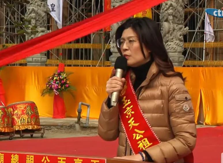 郑丽文在会上特别强调，“为了今天，已经忙了好长一段时间，热情邀约背后的灵魂人物杨