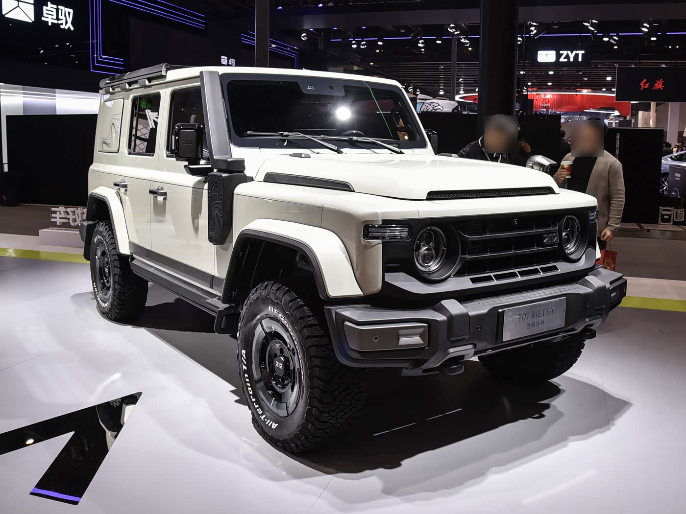 212的新车型，怎么看都比英国那个老古鲁棒卖一百万的更好看诶这车是卫士的爹，je