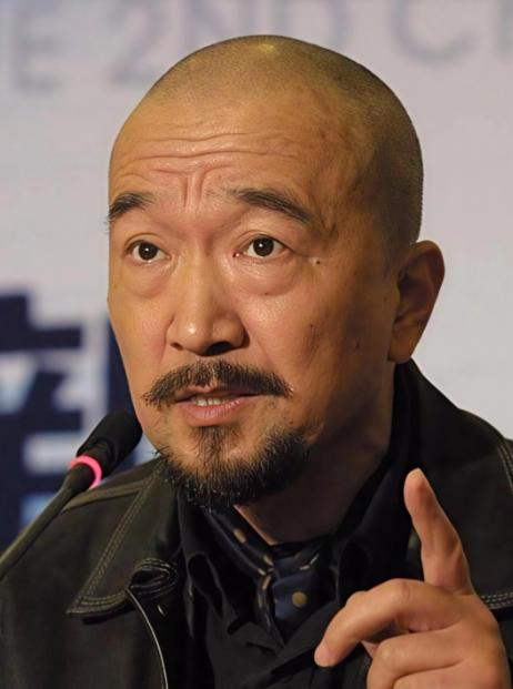 在浮躁功利、遍地追求流量变现的娱乐圈里，79岁的李保田活成了极其罕见的“另类”。