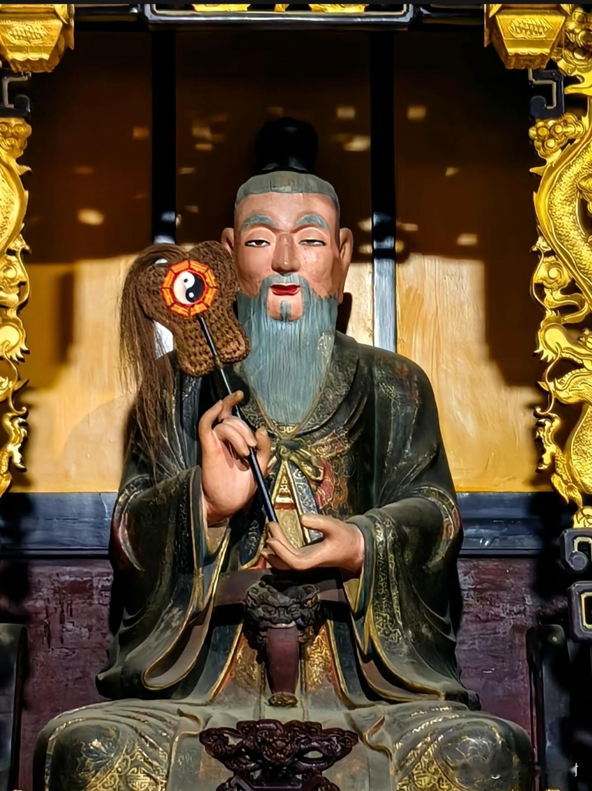 北京白云观三清像，90%游客分不清谁是谁
 
来到全真派祖庭白云观，三清殿一定是