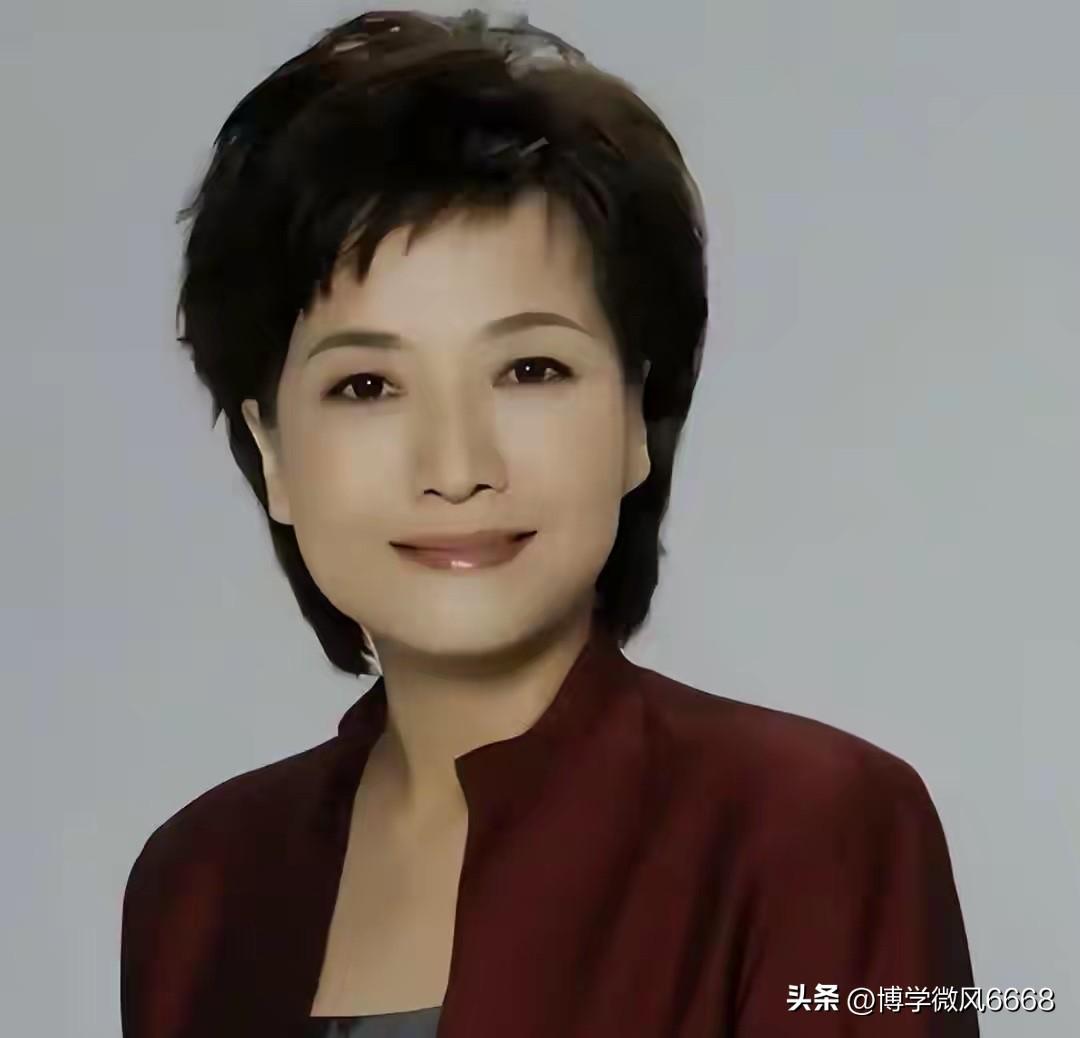 她是一位跟倪萍一样有气质的女主持人，出生于河北省秦皇岛市，五官端正大方，她的气质