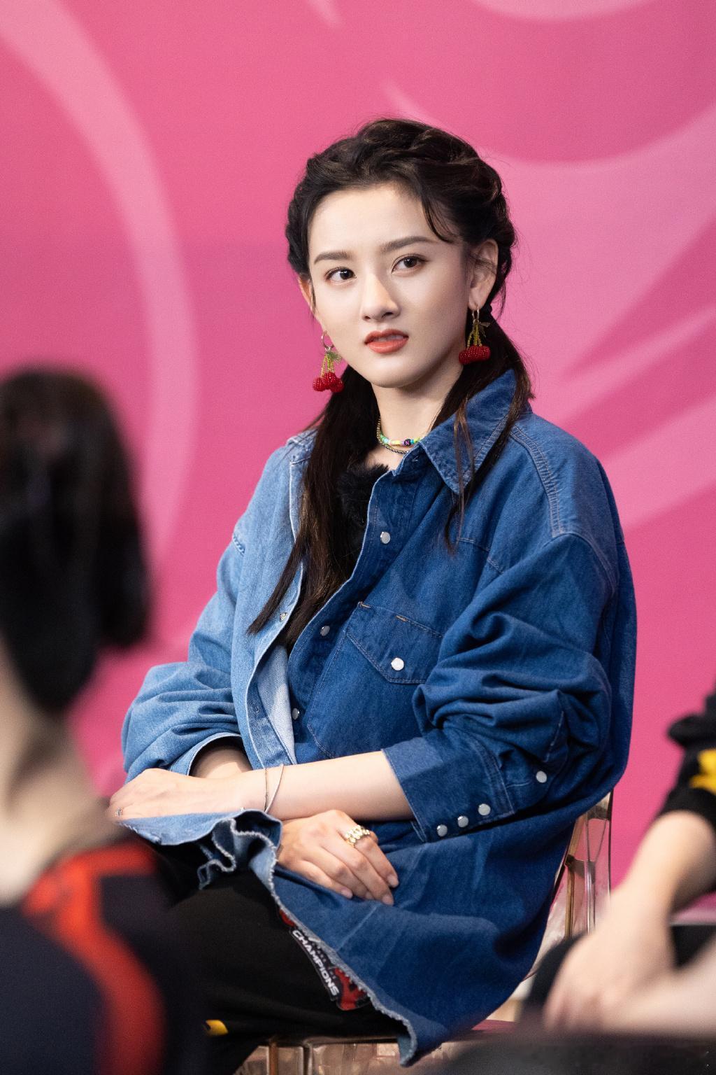 可爱少女蝴蝶结还有🍒耳坠宋祖儿
