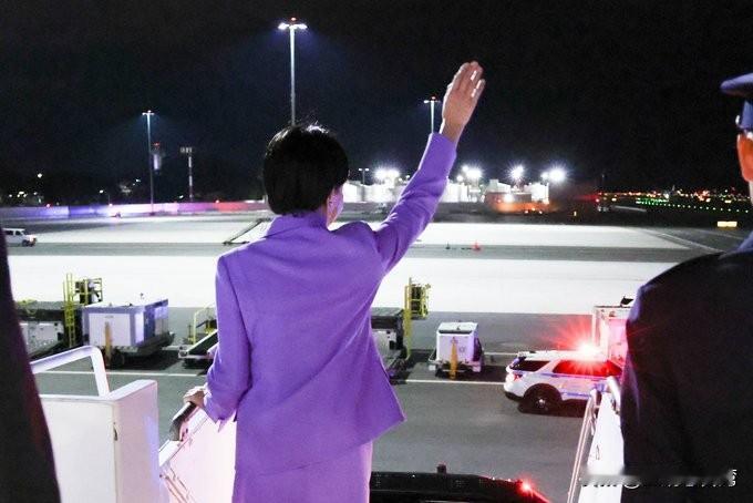 明天就是中秋了！稍有国际政治常识的人，都会明白“东升西降”已来到了一个新的时代拐