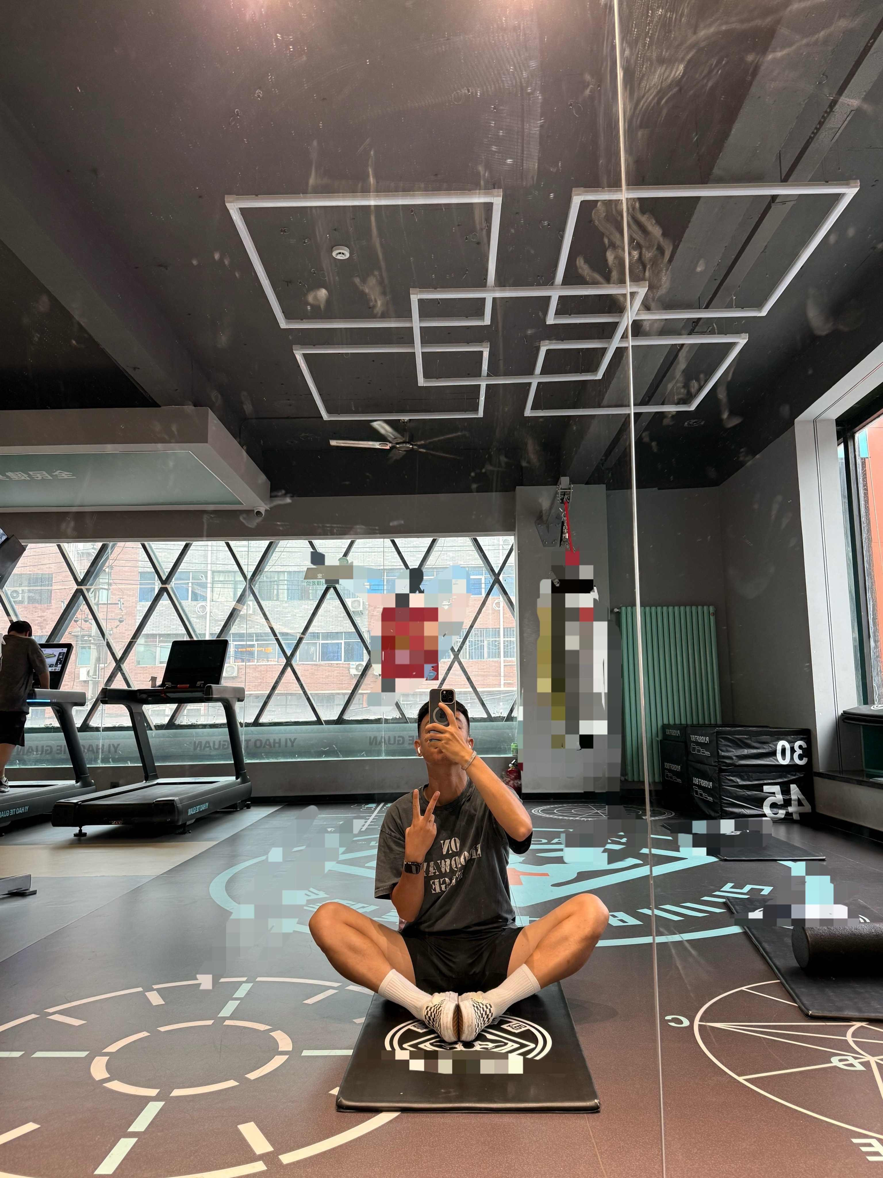 白海豚还挺厉害的，连续下了48小时雨，目前还在下，很难想象8月12号下雨下到体感