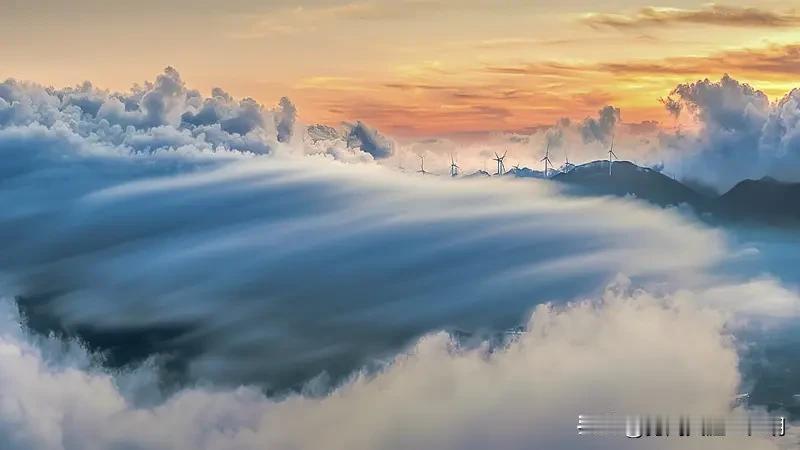 请对 看到“雨洒五湖四海”这个下联，我想到之前看过的“花开万岭千山”作为上联就很